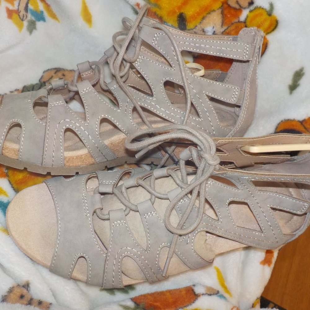 Women's size ten earth spirit sandals